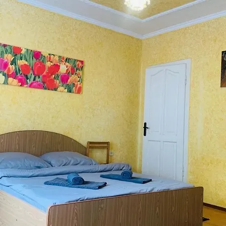 אורחן над річкою