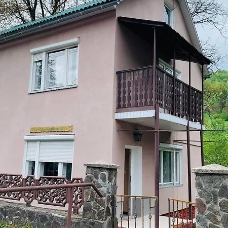 над річкою Polyana (Transcarpathia)