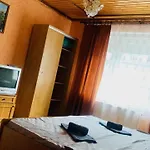 над річкою *